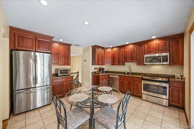19 Bradner Drive, Warwick, NY 10990