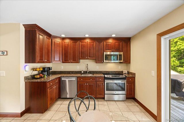 19 Bradner Drive, Warwick, NY 10990
