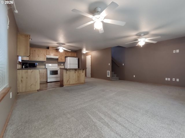 446 CORINNE Dr, Newberg, OR 97132