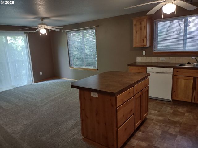 446 CORINNE Dr, Newberg, OR 97132