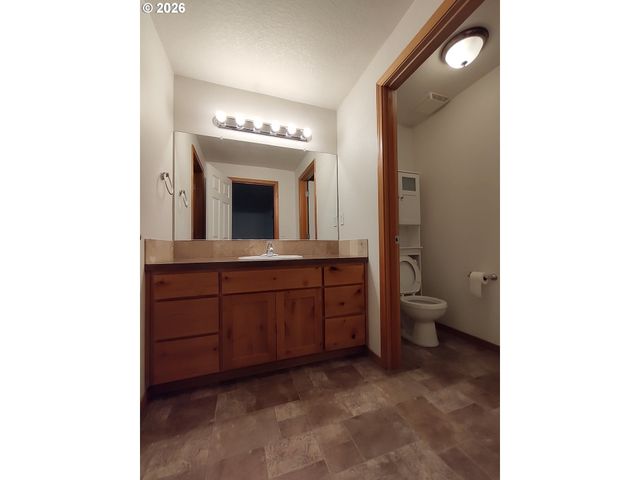 446 CORINNE Dr, Newberg, OR 97132
