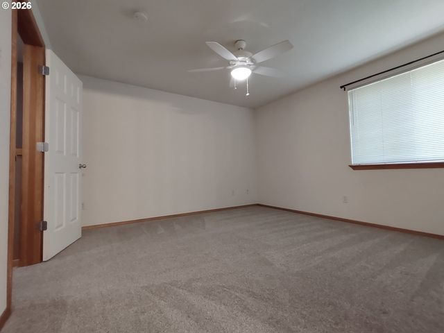 446 CORINNE Dr, Newberg, OR 97132