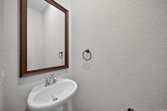 5843 Whitby Rd Unit 34, San Antonio, TX 78240