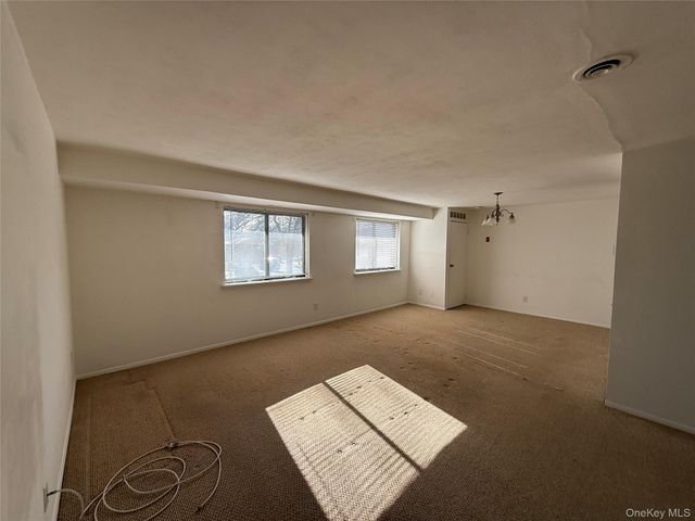 55 Pinebrook Place, Bay Shore, NY 11706