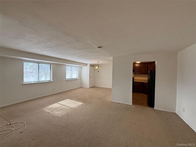 55 Pinebrook Place, Bay Shore, NY 11706