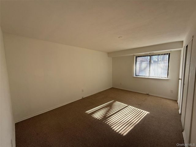 55 Pinebrook Place, Bay Shore, NY 11706