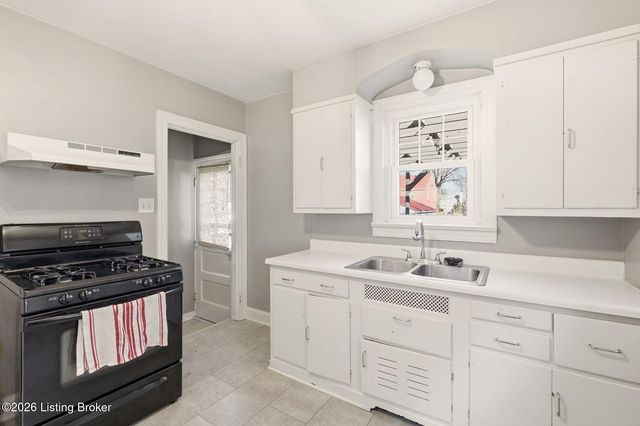 2545 Ridgewood Ave, Louisville, KY 40217