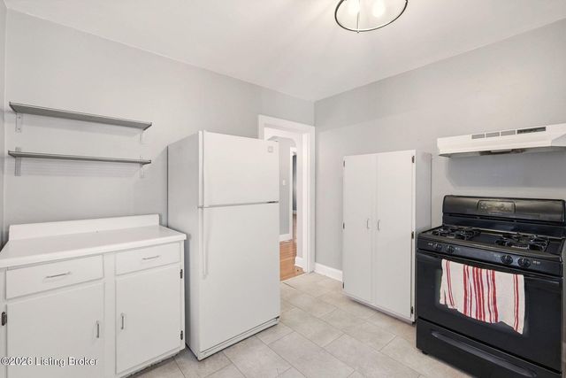 2545 Ridgewood Ave, Louisville, KY 40217