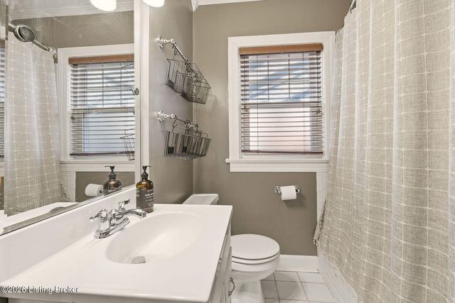 2545 Ridgewood Ave, Louisville, KY 40217