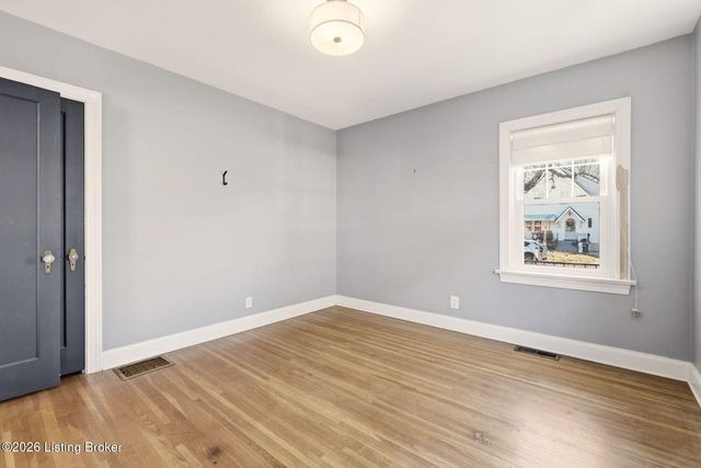 2545 Ridgewood Ave, Louisville, KY 40217