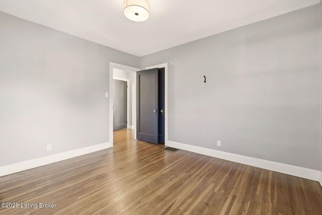 2545 Ridgewood Ave, Louisville, KY 40217