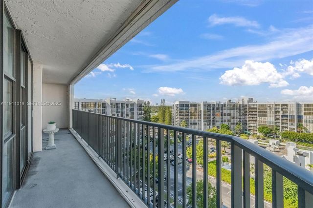 800 Parkview Dr 1021, Hallandale Beach, FL 33009