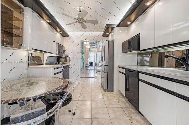 800 Parkview Dr 1021, Hallandale Beach, FL 33009