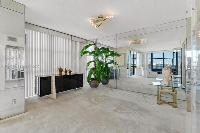 800 Parkview Dr 1021, Hallandale Beach, FL 33009