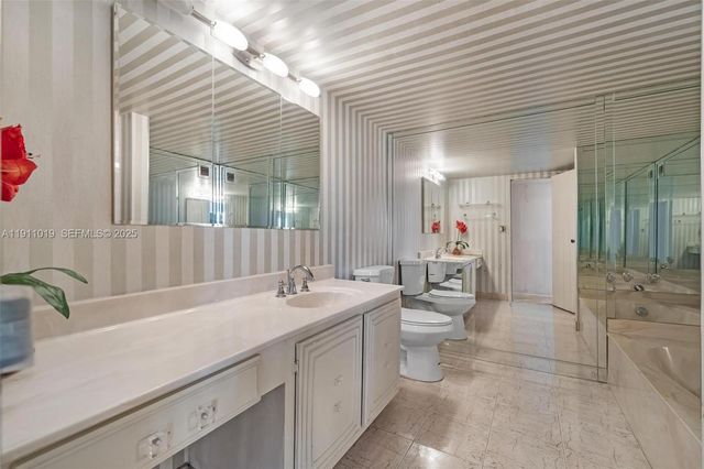 800 Parkview Dr 1021, Hallandale Beach, FL 33009