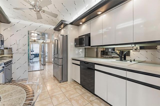 800 Parkview Dr 1021, Hallandale Beach, FL 33009