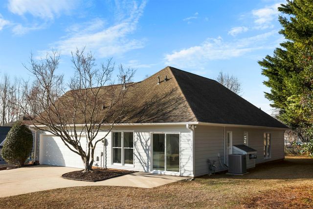 225 Georgetown Court, Moore, SC 29369