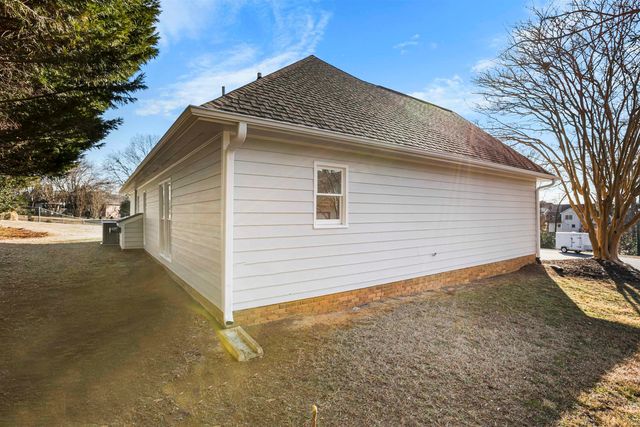 225 Georgetown Court, Moore, SC 29369