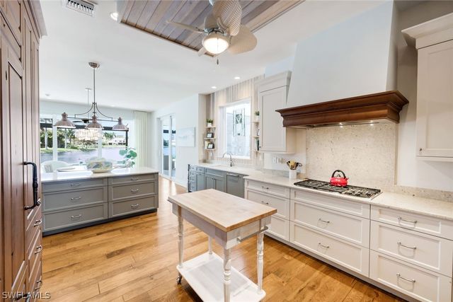 4127 Belair LN, Naples, FL 34103