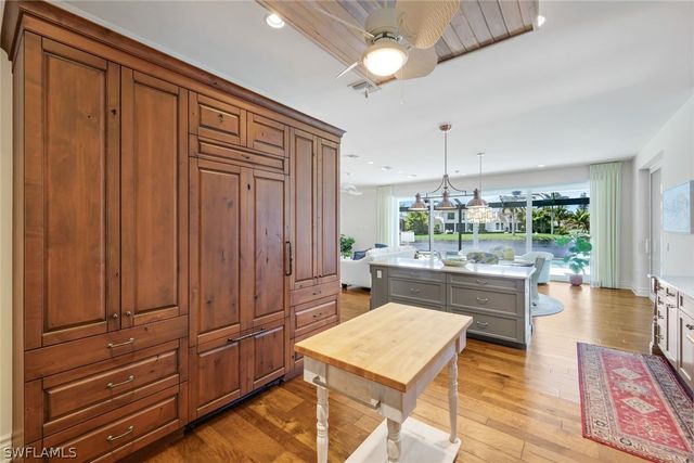 4127 Belair LN, Naples, FL 34103