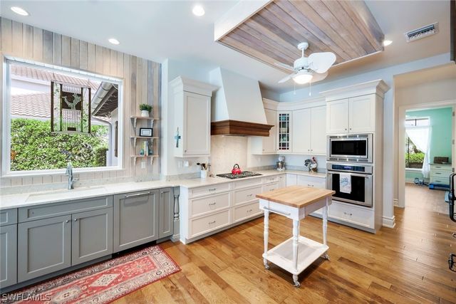 4127 Belair LN, Naples, FL 34103