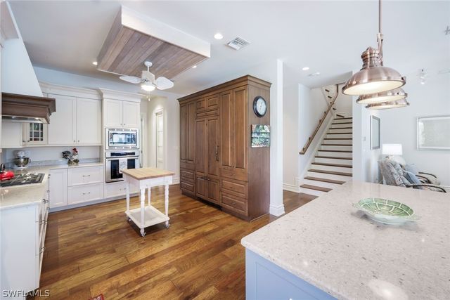 4127 Belair LN, Naples, FL 34103