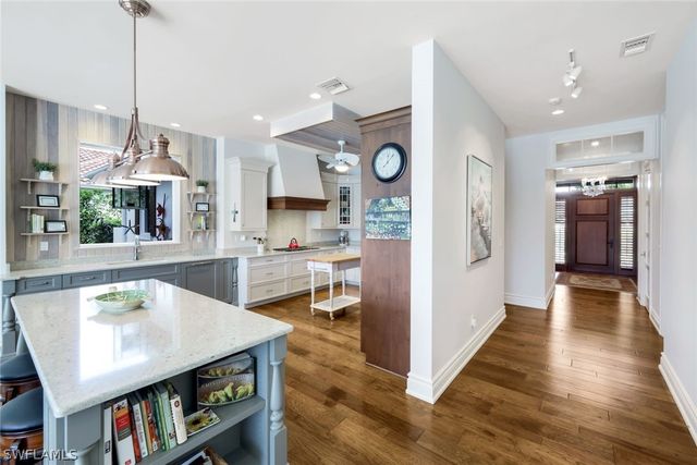 4127 Belair LN, Naples, FL 34103