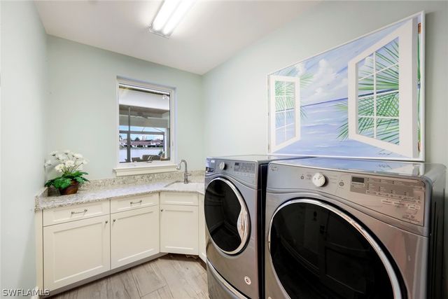 4127 Belair LN, Naples, FL 34103