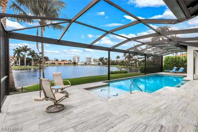 4127 Belair LN, Naples, FL 34103