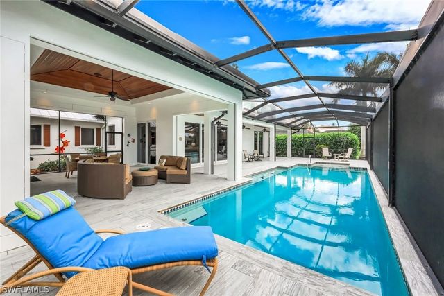 4127 Belair LN, Naples, FL 34103