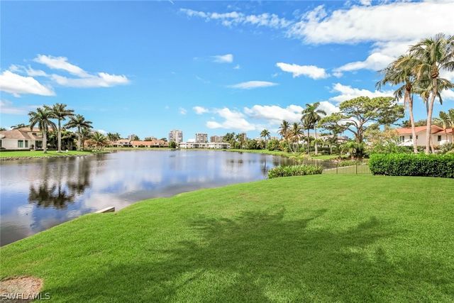 4127 Belair LN, Naples, FL 34103