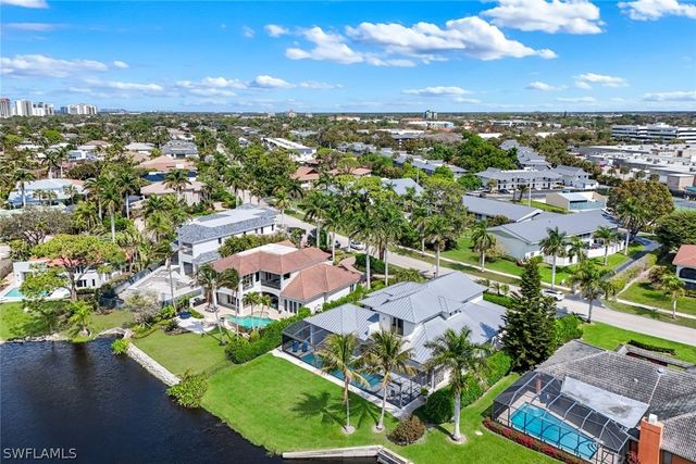 4127 Belair LN, Naples, FL 34103