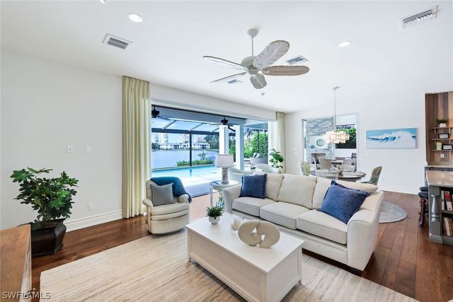 4127 Belair LN, Naples, FL 34103