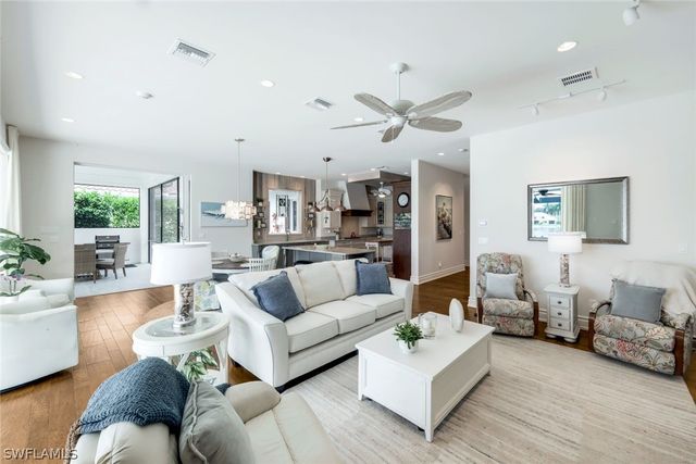 4127 Belair LN, Naples, FL 34103