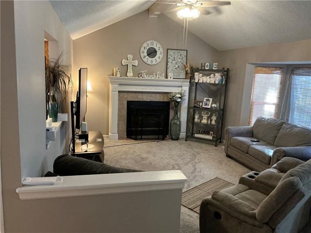 3415 S Davidson Court, Independence, MO 64055