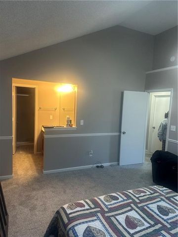 3415 S Davidson Court, Independence, MO 64055