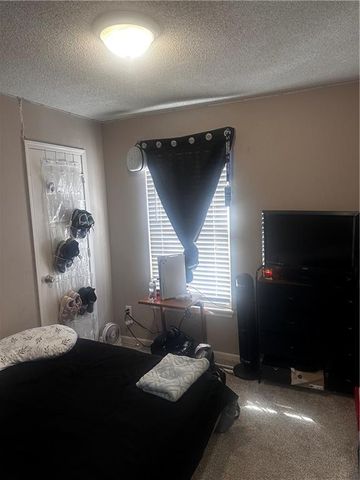 3415 S Davidson Court, Independence, MO 64055