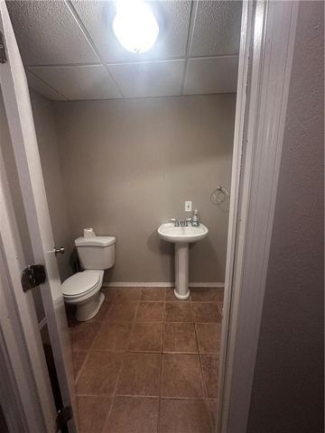 3415 S Davidson Court, Independence, MO 64055