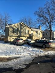 3415 S Davidson Court, Independence, MO 64055