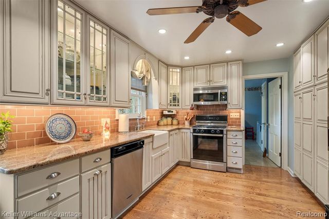 757 N Gulley Road, Dearborn Heights, MI 48127