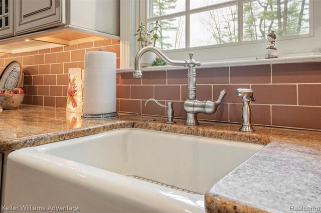 757 N Gulley Road, Dearborn Heights, MI 48127