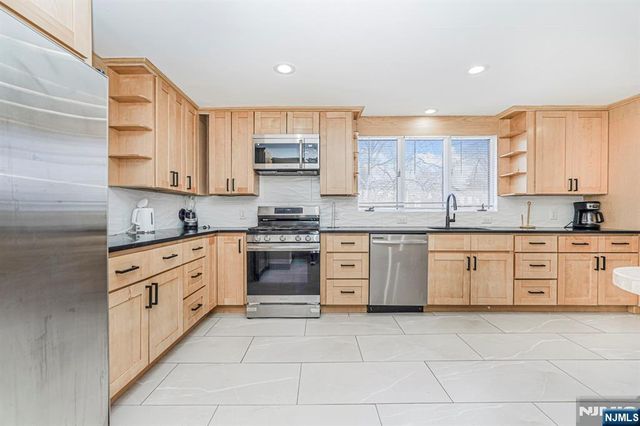 566 Teaneck Road, Teaneck, NJ 07666