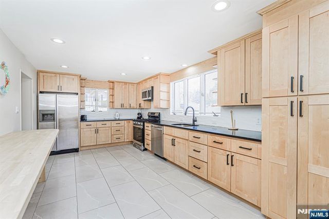 566 Teaneck Road, Teaneck, NJ 07666