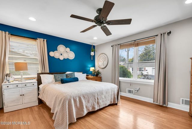 49 7th Street, Belford, NJ 07718