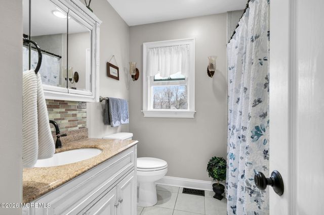 49 7th Street, Belford, NJ 07718