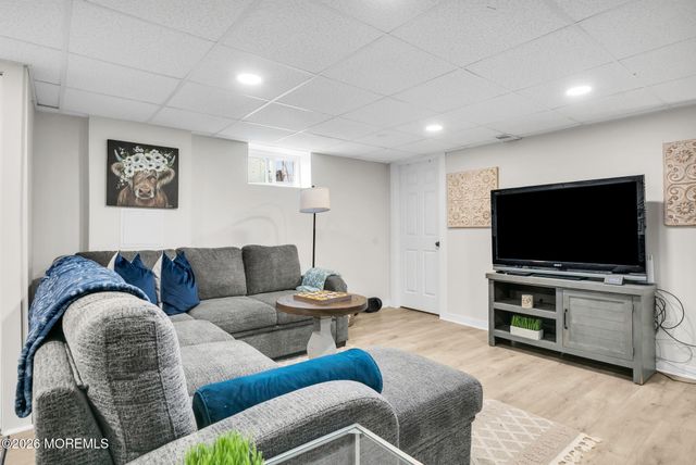 49 7th Street, Belford, NJ 07718