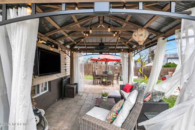 49 7th Street, Belford, NJ 07718