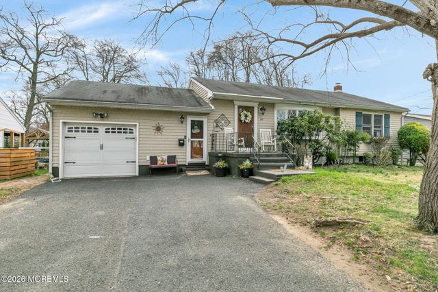 49 7th Street, Belford, NJ 07718