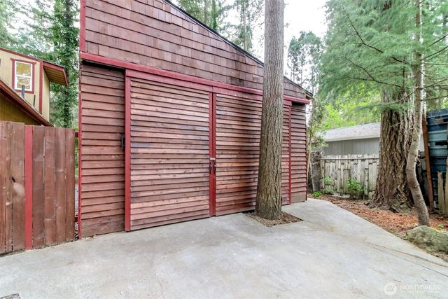 16900 Kalmia Court SE, Yelm, WA 98597