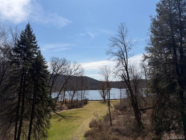 20 Deforest Drive, Cortlandt Manor, NY 10567